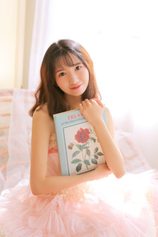 一对白花花的大馒头